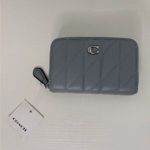 Coach Essential Small Zip Around Card Case
With Pillow Quilting